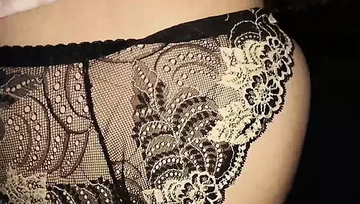 Karım bana biniyor. Bu pozisyona bayılıyorum