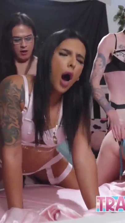 Am Kreampie Bitirişli Transseksüel Orgy | Bölüm 1