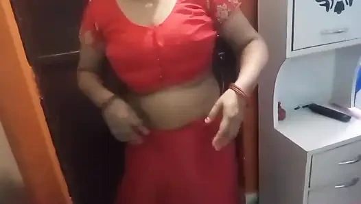 Güzel Hintli kadın romantik bir ilişki yaşıyor