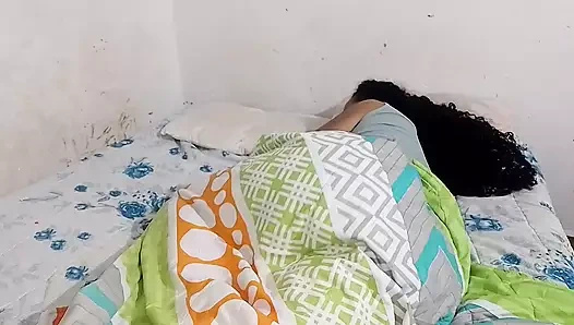 Colombian MILF with a big ass masturbates her big juicy pussy until she reaches a delicious orgasm