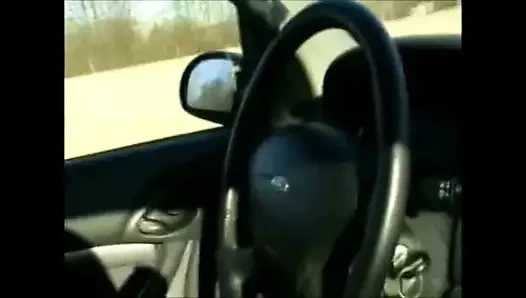 BitchNr1 - Muschi fingern auf der Autobahn