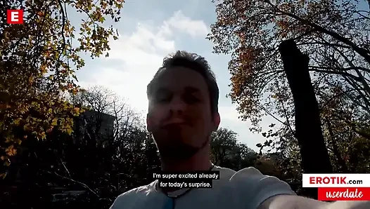 Seksi yarak arzulu sikiş meleği Claudia Swea en büyük hayranı tarafından sikiliyor!