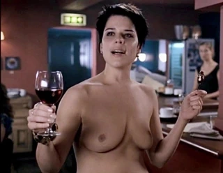 Neve Campbell üstsüz - işimden gerçekten nefret ediyorum