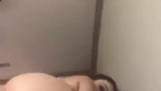 Dövmeli milf sikme buddy seviyor için yayılma