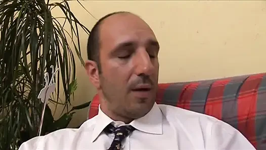 Ateşli genç kız tanıdığı bir yarağı emiyor
