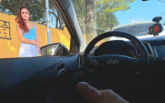 Otobüs durağında olan ateşli kızıl saçlı için riskli mastürbasyon