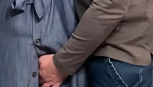 Üvey erkek kardeş metroda amcığıma dokunuyor