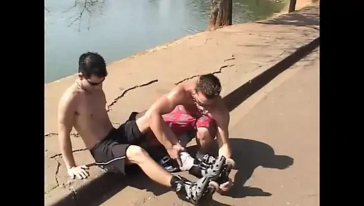 Güzel eşcinseller birbirlerini yalıyor..