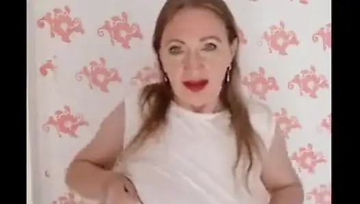 Göğüslerimin özgürlüğe ihtiyacı var! Sütyen yok!