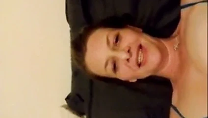 Arkadaşının karısı kendini tekrar mastürbasyon yaparken filme alıyor