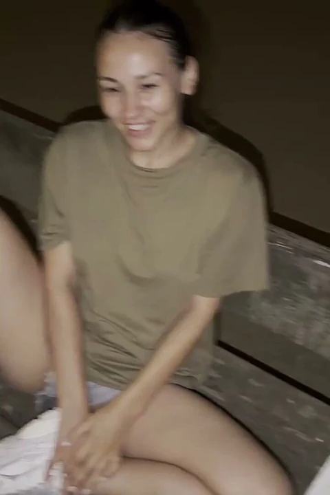 Açık havada park bankında sikiş - gece sakso ve yüze boşalma