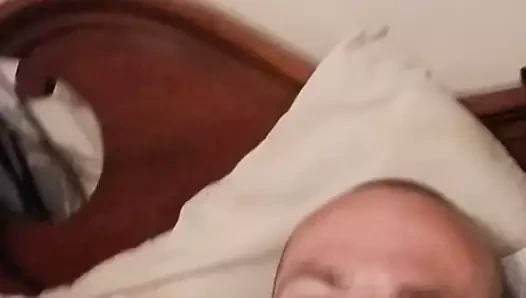 Chuckygee424 seksi parmaklarını emiyor