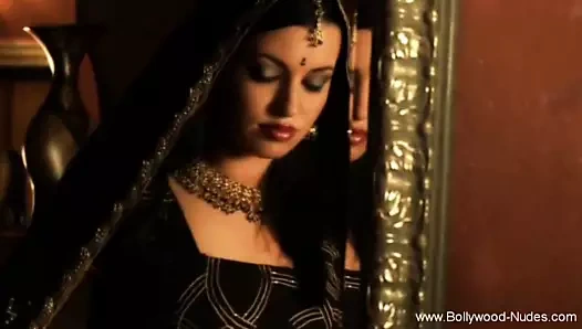 Hint gecesinde erotik dans