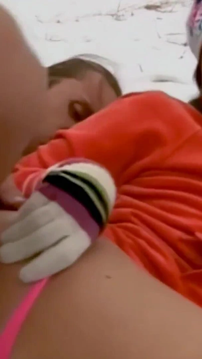 Winter götümü ısırabilir! at SweetheartsClassics | Klip 1