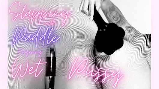 Ligia kıçını tokatlıyor ve o kadar azgın oluyor ki onu kedi parmaklamaya başlıyor