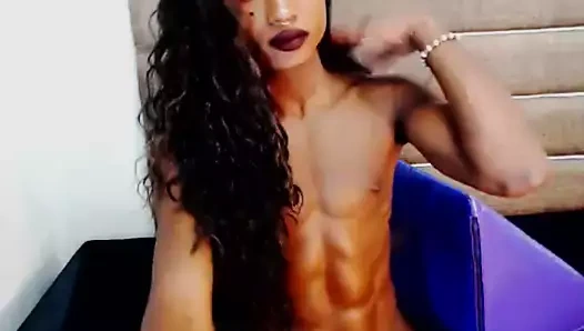 Seksi sert vücutlu kız boşalıyor