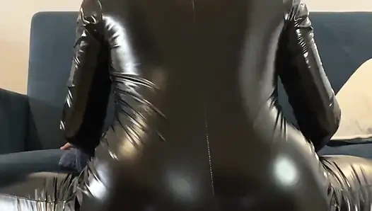 Lateks tulumlu küçük bir squirt