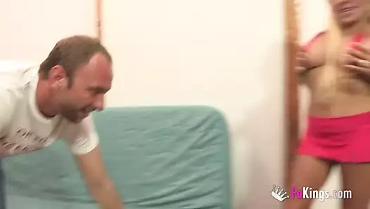 Hep onun filmlerini izledi ve şimdi onu becerecek