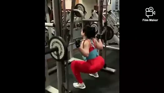 Ateşli bebeğin seksi büyük göğüsleri