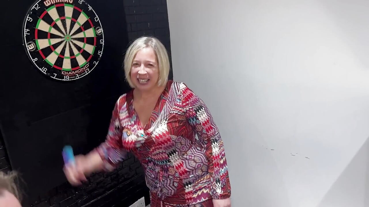 Striptiz dart üçlü seks