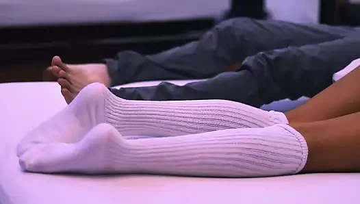 Ateşli komşu odasında bekar komşusunu baştan çıkarıyor