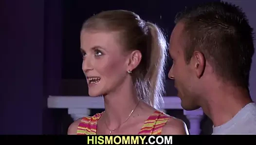 Adam bulur onun lezbiyen adım anne yalama ve beceriyor onun genç gf