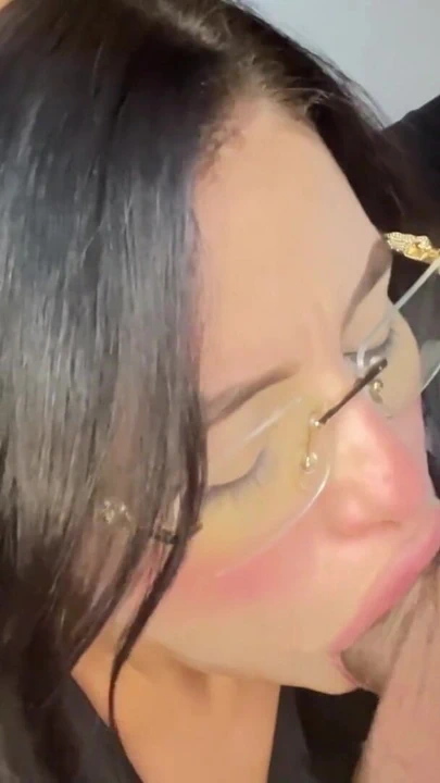 Gırtlağına kadar edepsiz oluğu | Klip 1