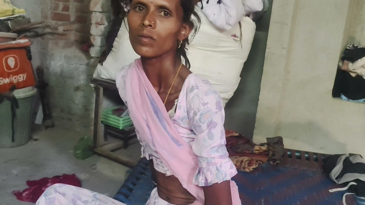 Desi Babi Bangali Ghar per Koi nahin Hai