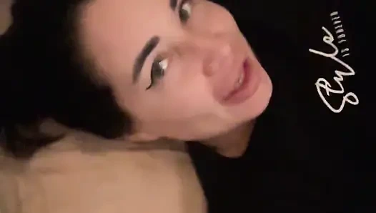 Ateşli anne kocası şehir dışındayken tek başına sikişiyor