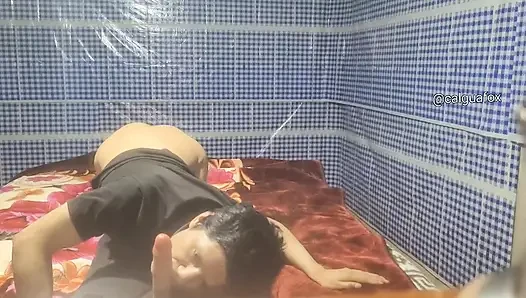 Büyük sulu bir yarak emiyor