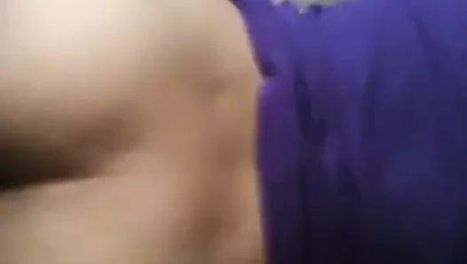 Asyalı beyaz karışık vietnamlı 18 yaşındaki kuaför köpek