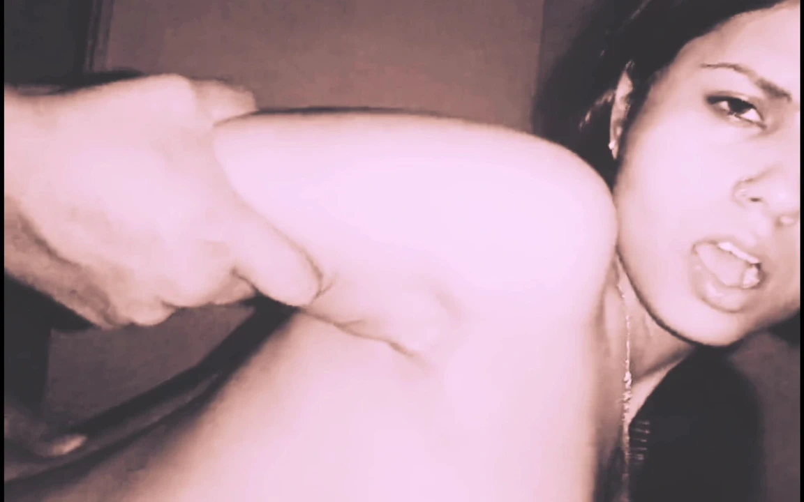 Latika domaltmalı seksi ifade yüzü sert