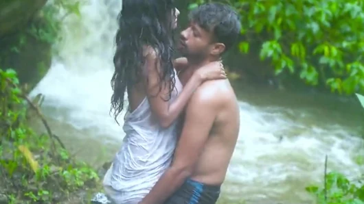 Desi girl ko nahate samye hi pakd ke jabbar dasti pela