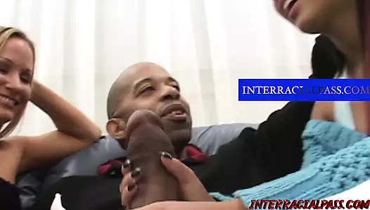 Eva büyük zenci yarağı üçlü grup sekste genç jolean'ı bozuyor