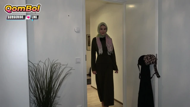 Tesettürlü Türk üvey kız kardeş ebeveynleri eve dönmeden önce seks istiyor