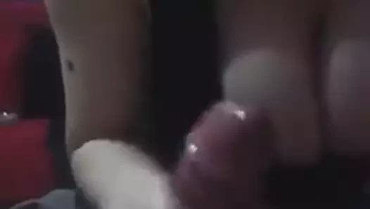 Göğüsler onu boşalmak yapar