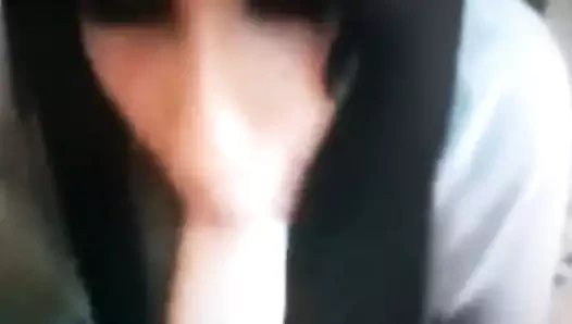 Velane suce une queue