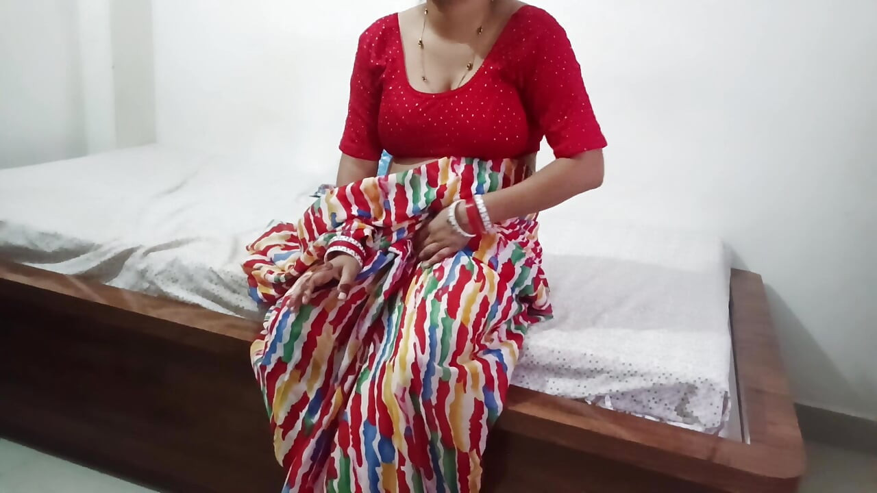 Ateşli seksi desi kız kardeş kayınbiraderi ile sikiliyor.