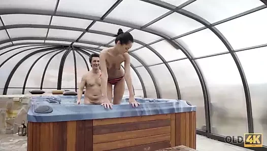 Eski4k. angie moon eski ağzına cum çok alır