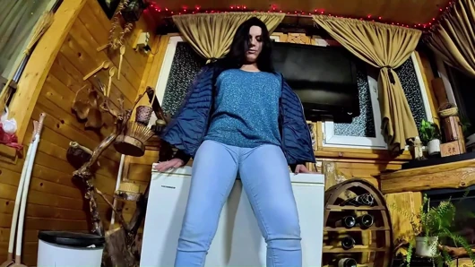 No Panties MILF Soaks Her Jeans. Cameltoe Pee Fetish and Wet Denim