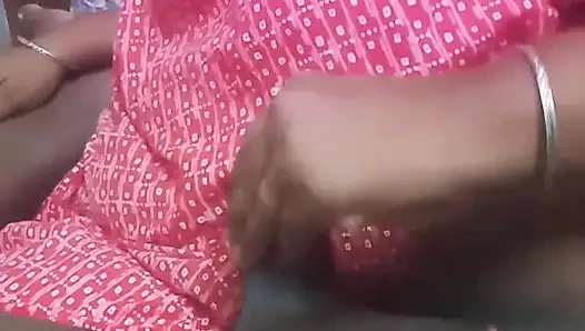 Üvey kız kardeşim kızdı, tek kişilik kanepeyi ve mutfağı paylaştık, tam gece tam tamil ses