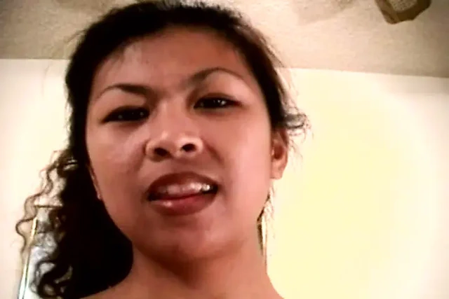 Fransa'dan sevimli 21 yaşındaki genç kız bakış açısı seansında sikiliyor