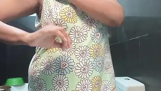 Çılgın Kamboçyalı genç erkek avcısı Maxine X 24 inç dildo ve makine yapıyor