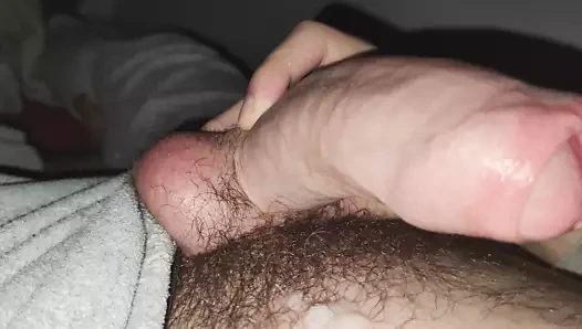 Geceleri mastürbasyon yapıyor ve boşalıyor