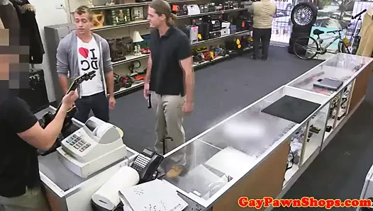 Düz rehinci adam komisyoncu ile üçlü var