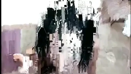 İnce bir fincan esmer adam onu derinden ve uzun süre sikebilmesi için eğiliyor