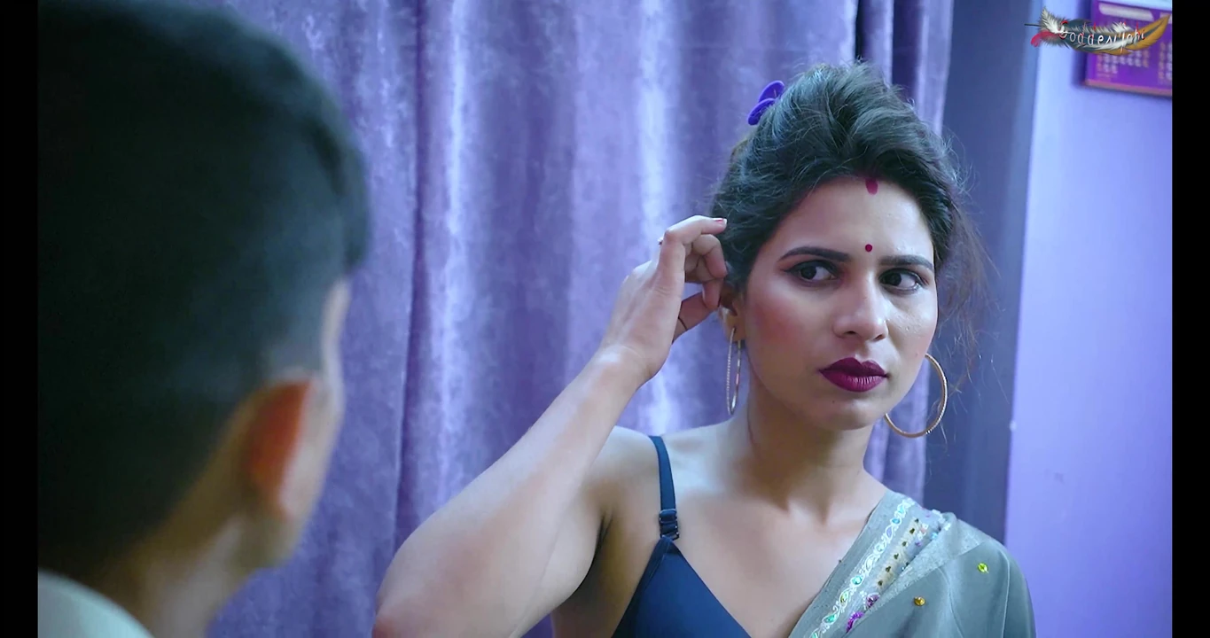 देसी हॉट लड़की अपने दो बॉयफ्रेंड के साथ  चुदाई करती है जब वह घर पर अकेली थी पूरी फिल्म