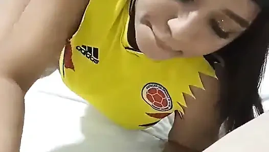 New York Abd'li 18 yaşındaki esmer büyük sarkık memeler üvey erkek kardeşinin büyük yarağını sikiyor bölüm 100