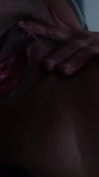 Красивый фистинг глубоко в