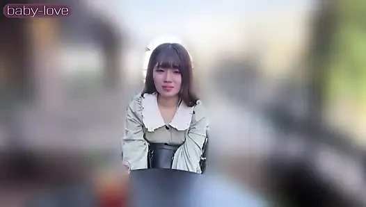 Erkek arkadaş aranıyor. Utangaç e cup güzellik sonunda arzusunu keşfetmek için devreye sokuyor